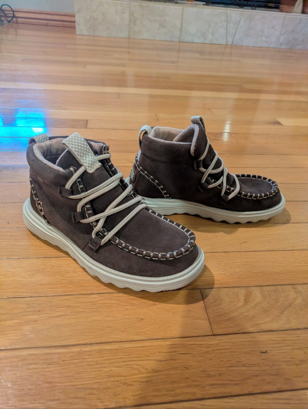 women's suede hey dudes